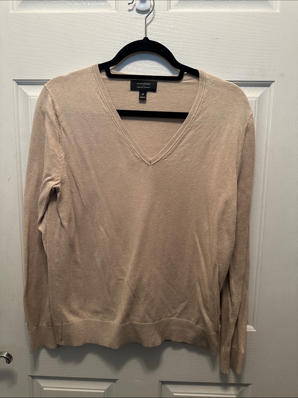 Banana Republic Women's V-Neck Sweater - Light Beige Forever Sweater Size M